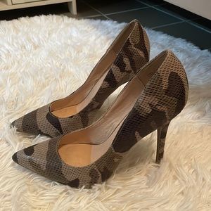 Army pointed toe pumps